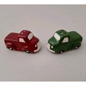 Cracker Barrel Christmas Red & Green Pickup Trucks Salt & Pepper Shakers
